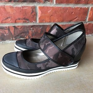 New 2 Lips Camo wedges